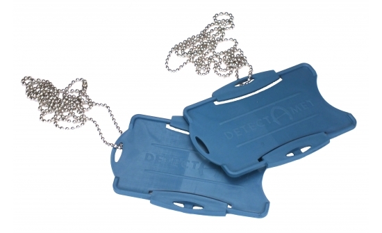detectable-badgeholder-with-necklace